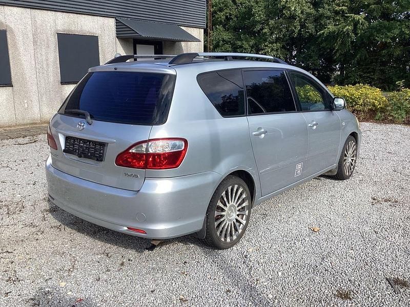 Gebraucht Toyota Avensis Verso 2004 Silber Van / Kleinbus