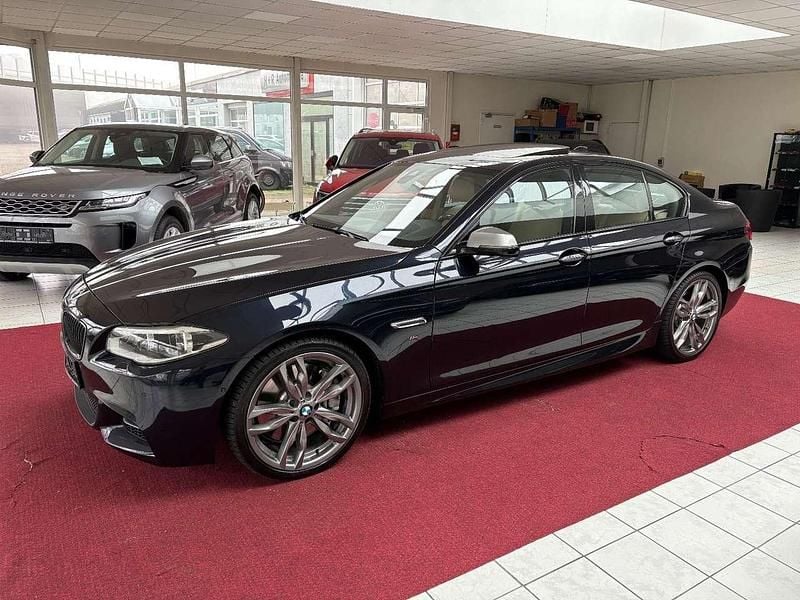 Carbonschwarz metallic Gebraucht 2016 BMW 550 Limousine | 19.490 € (Superpreis) - Bild 1/4