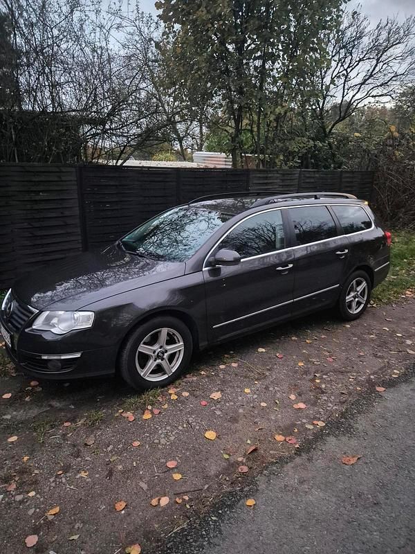 Braun Gebraucht 2009 VW Passat Kombi | 2.500 € (Fairer Preis) - Bild 1/4