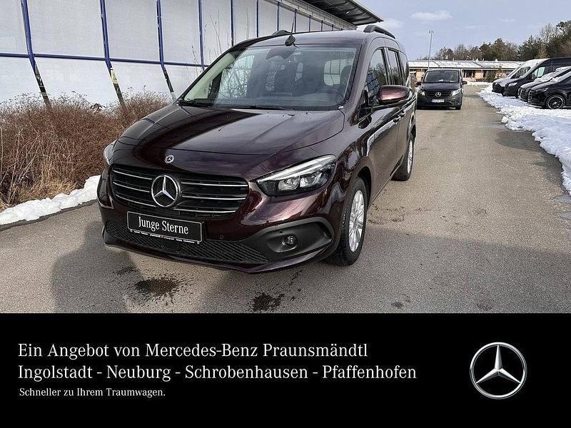 Gebraucht Mercedes T180 Progressive 116 PS (85 kW) 2024 Rot Van / Kleinbus