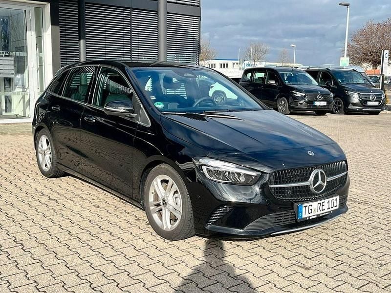 Gebraucht Mercedes B180 Progressive 136 PS (100 kW) 2026 Schwarz Van / Kleinbus