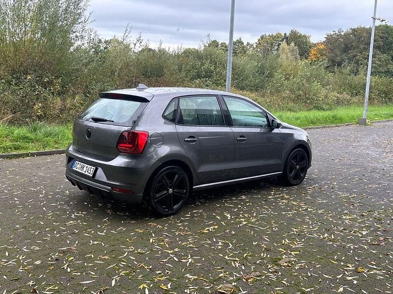 Gebraucht VW Polo Comfortline 60 PS (44 kW) 2016 Grau Limousine