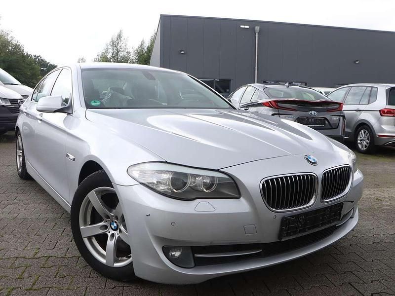 Silber Gebraucht 2011 BMW 525 Comfort Edition Limousine | 6.702 € (Superpreis) - Bild 1/4