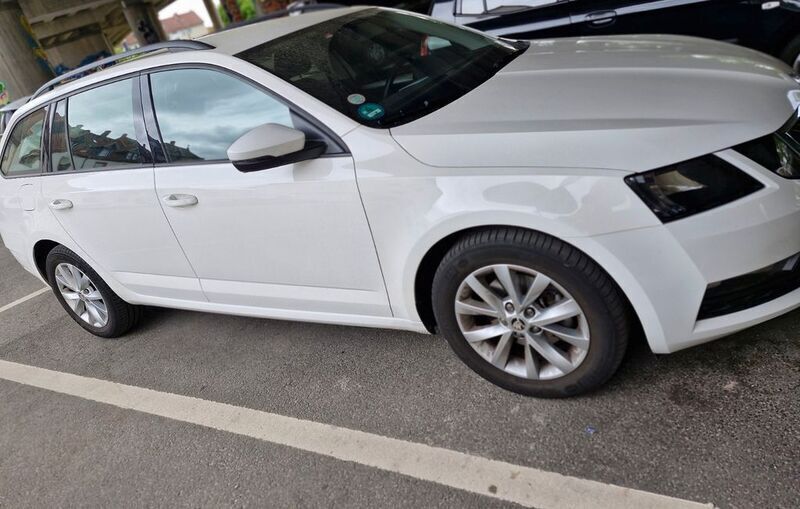 Weiß Gebraucht 2020 Skoda Octavia Tour Kombi | 17.999 € (Superpreis) - Bild 1/4