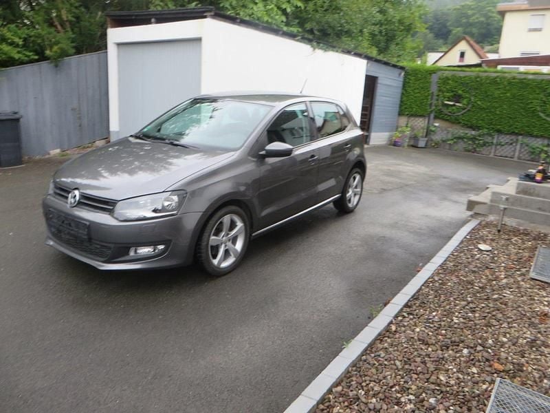 Grau Gebraucht 2010 VW Polo Limousine | 5.750 € (Fairer Preis) - Bild 1/4