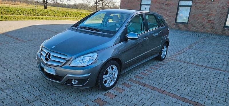 Gebraucht Mercedes B180 116 PS (85 kW) 2010 Grau Van / Kleinbus