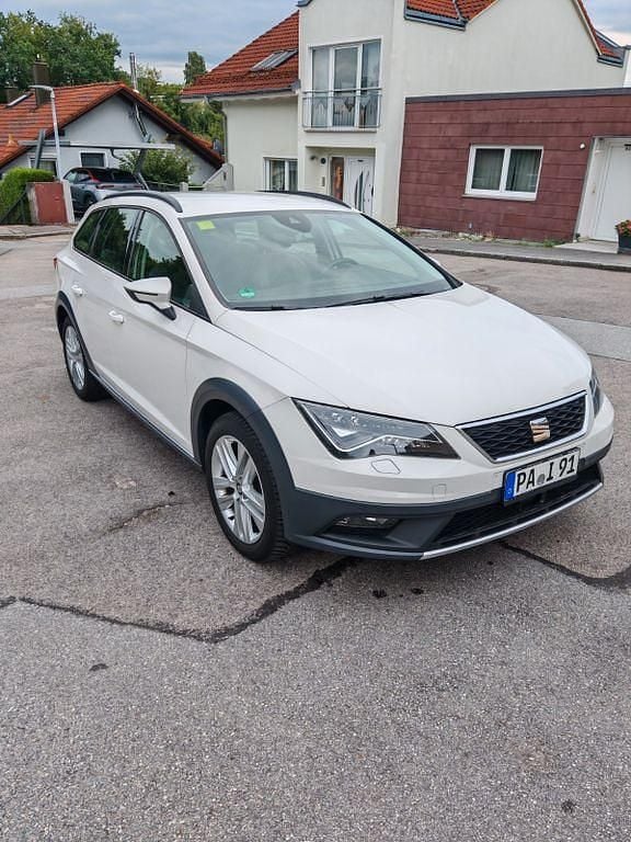 Weiß Gebraucht 2019 Seat Leon X-Perience 4Drive Kombi | 17.200 € (Guter Preis) - Bild 1/4