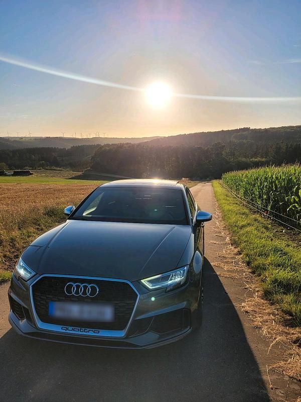 Grau Gebraucht 2018 Audi RS3 Kleinwagen | 35.500 € (Guter Preis) - Bild 1/4