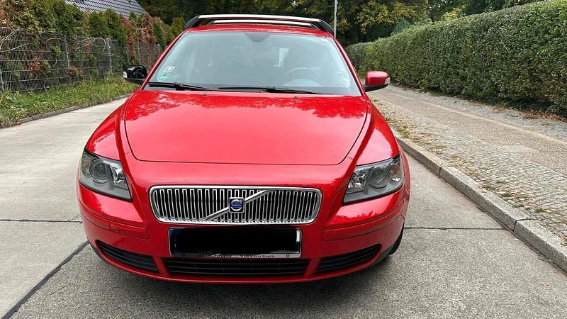 Rot Gebraucht 2006 Volvo V50 Kombi | 2.400 € (Guter Preis) - Bild 1/4