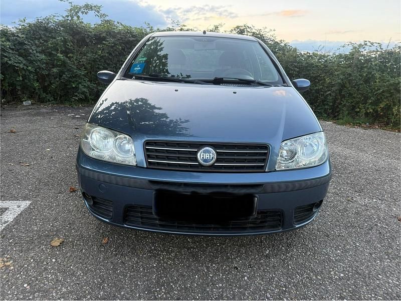 Grau Gebraucht 2003 Fiat Punto Kleinwagen | 650 € (Guter Preis) - Bild 1/4