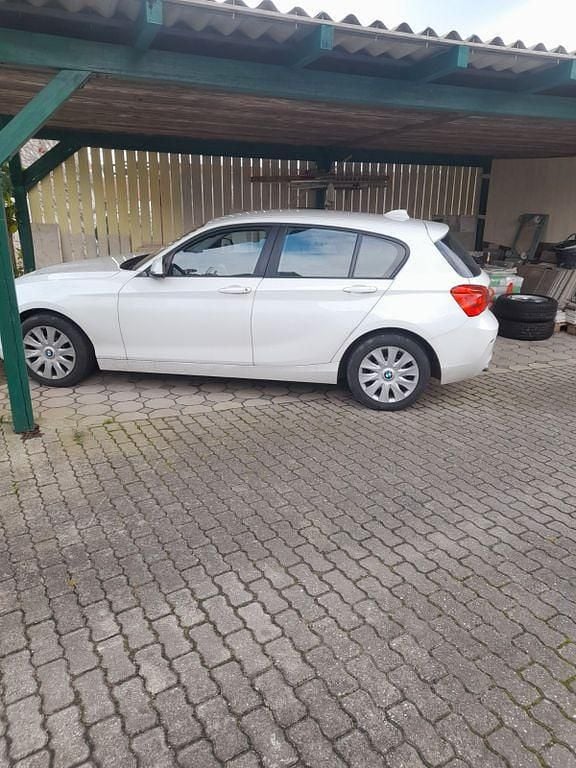 Weiß Gebraucht 2018 BMW 120 Advantage Kleinwagen | 12.950 € (Guter Preis) - Bild 1/4