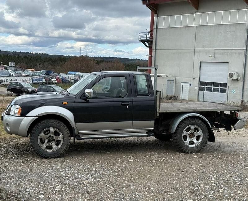 Gebraucht Nissan Navara 133 PS (97 kW) 2004 Schwarz Pickup