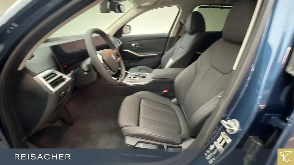 Gebraucht BMW 320 Comfort Edition 190 PS (139 kW) 2025 Arctic race blue metallic Kombi