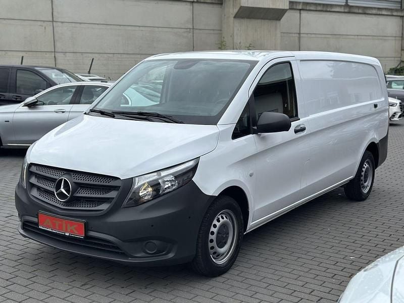 Arktikweiss (metallic) Gebraucht 2024 Mercedes Vito Van / Kleinbus | 31.880 € (Guter Preis) - Bild 1/4