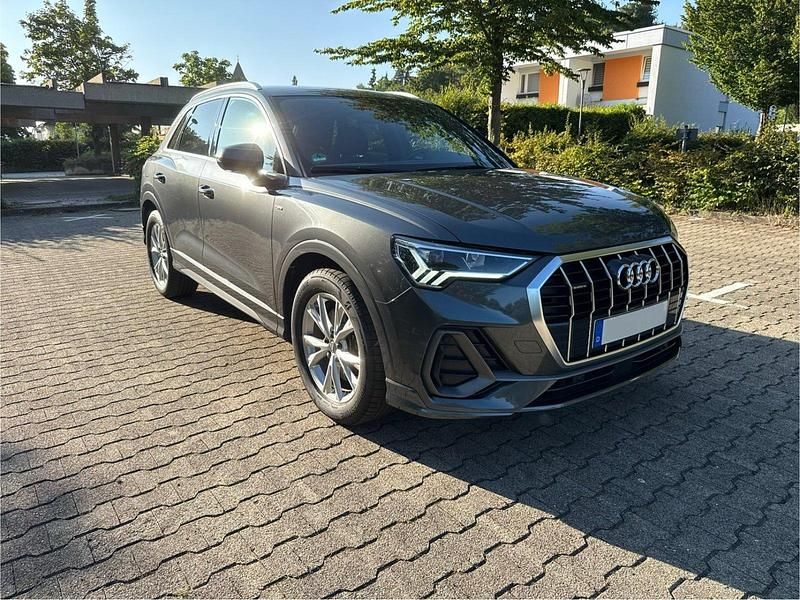 Grau Gebraucht 2020 Audi Q3 Comfort SUV | 28.900 € (Guter Preis) - Bild 1/4