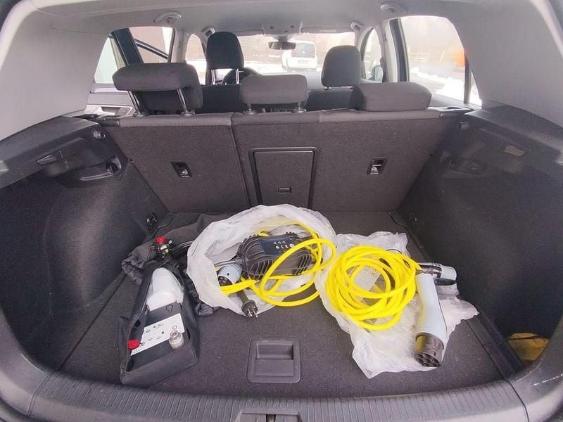 Gebraucht VW e-Golf 100 kW (136 PS) 2019 Grau Kleinwagen