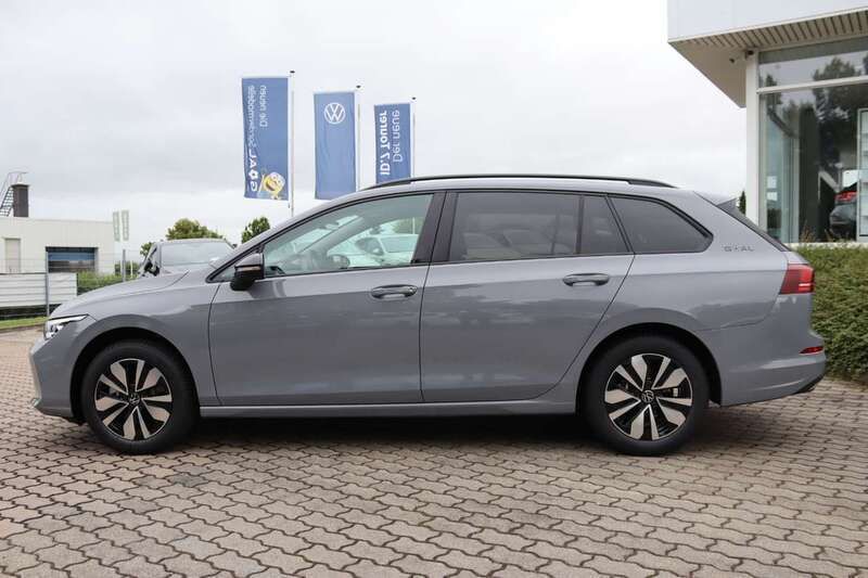 Gebraucht VW Golf VIII Goal 150 PS (110 kW) 2024 Mondsteingrau Kombi