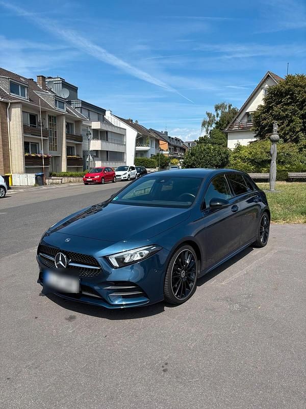 Gebraucht Mercedes A180 AMG line 136 PS (100 kW) 2019 Blau Limousine