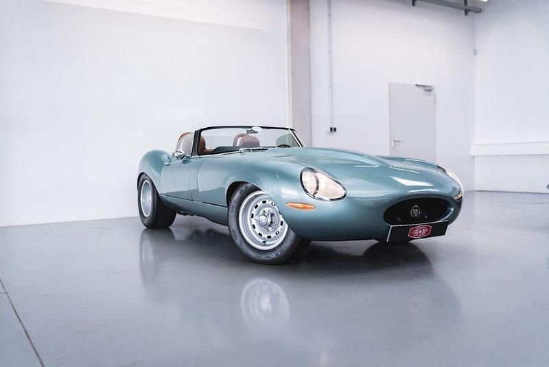 Second-hand Jaguar E-Type 298 CP (219 kW) 1965 Albastru Cabrio