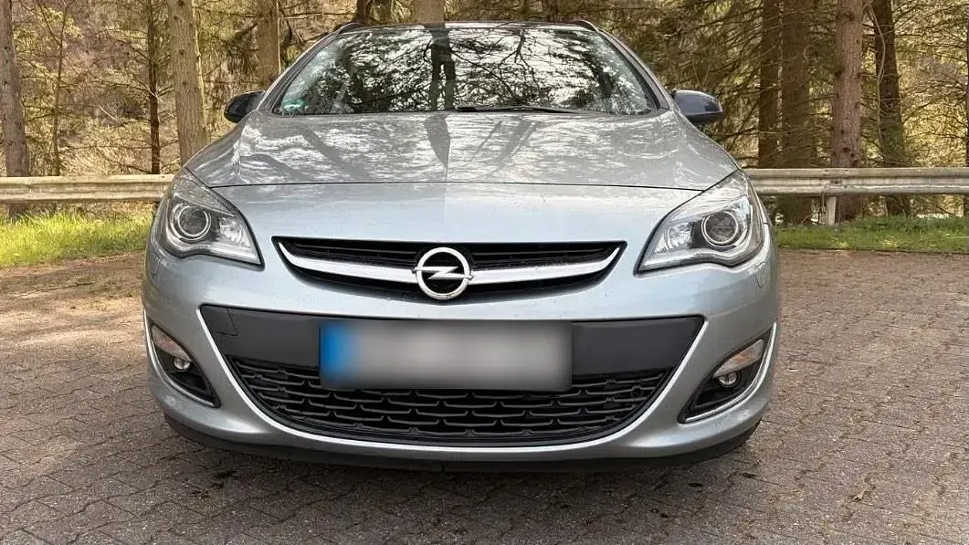 Gebraucht Opel Astra 140 PS (102 kW) 2014 Silber Kombi