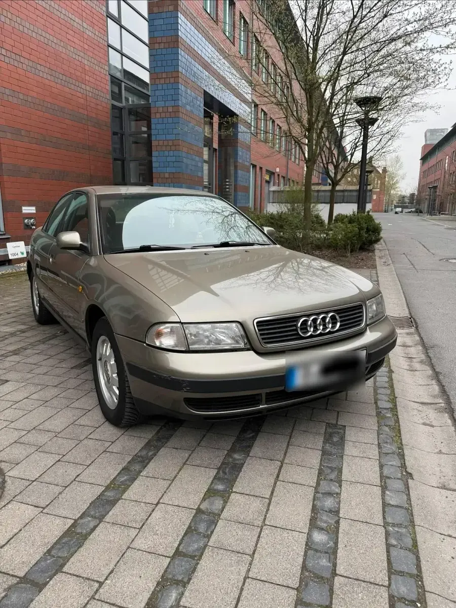 Gebraucht Audi A4 Basis 125 PS (91 kW) 1998 Gold Limousine