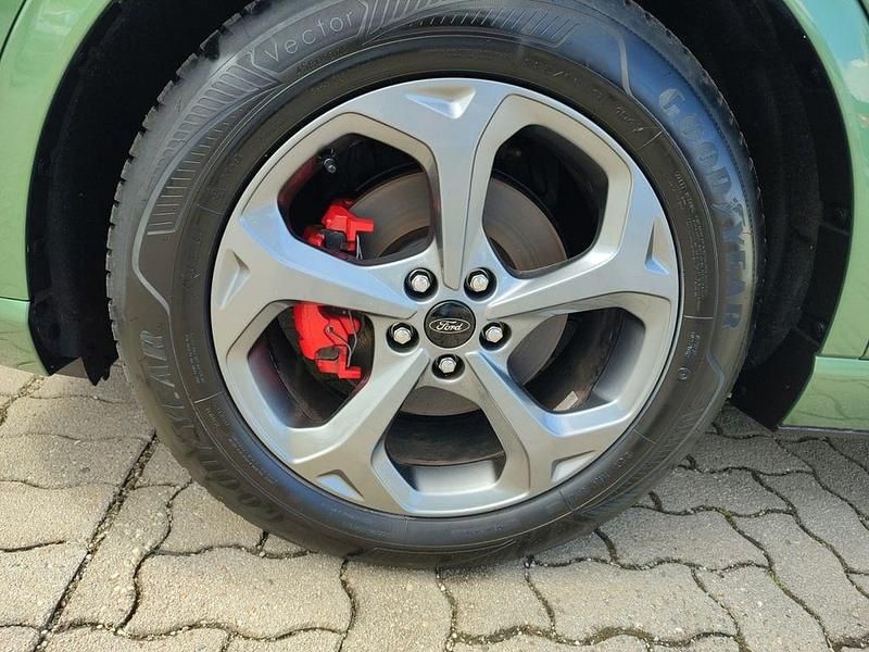 Gebraucht Ford Kuga ST-Line X 152 PS (111 kW) 2025 Gruen SUV