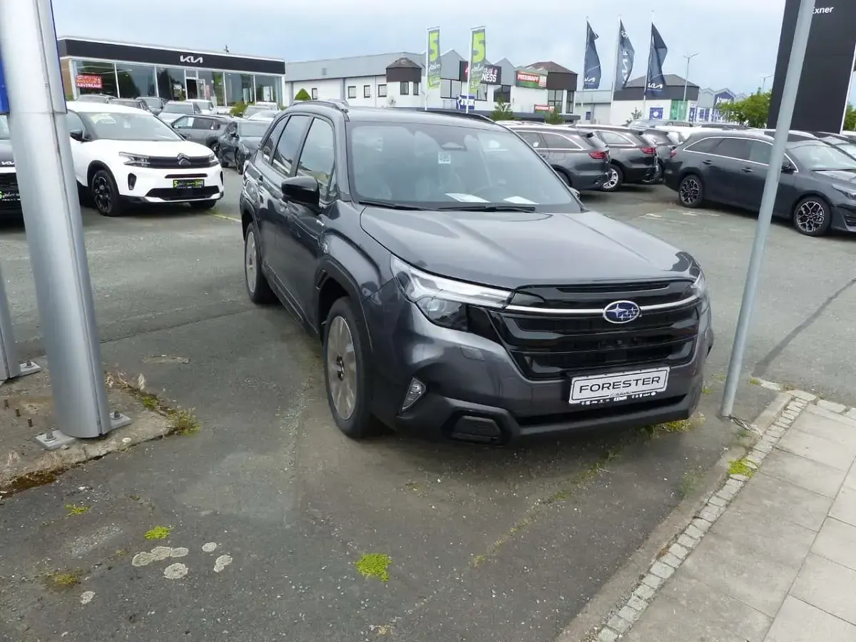 Neu Subaru Forester Platinum 136 PS (100 kW) 2026 Autumn green (m) SUV