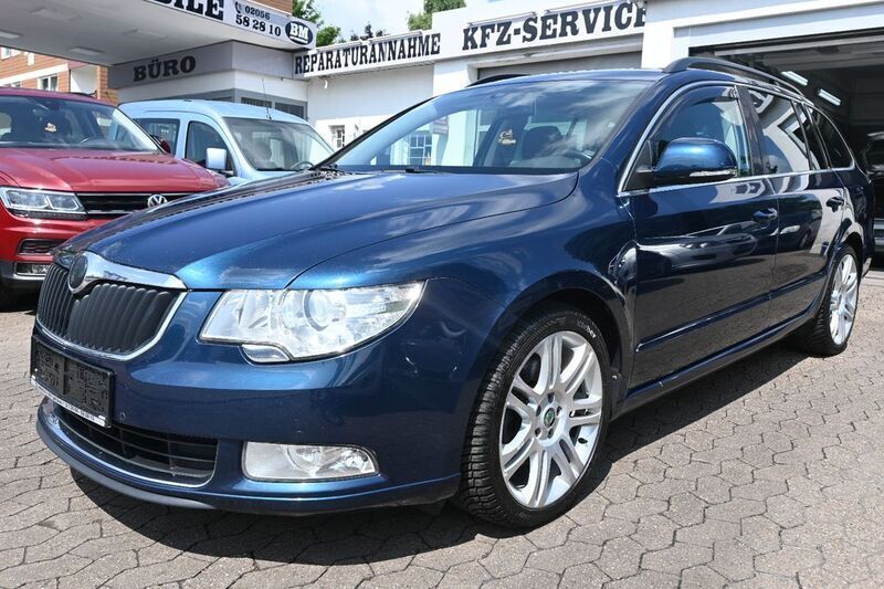 Blau Gebraucht 2013 Skoda Superb Ambition Kombi | 10.998 € (Fairer Preis) - Bild 1/4