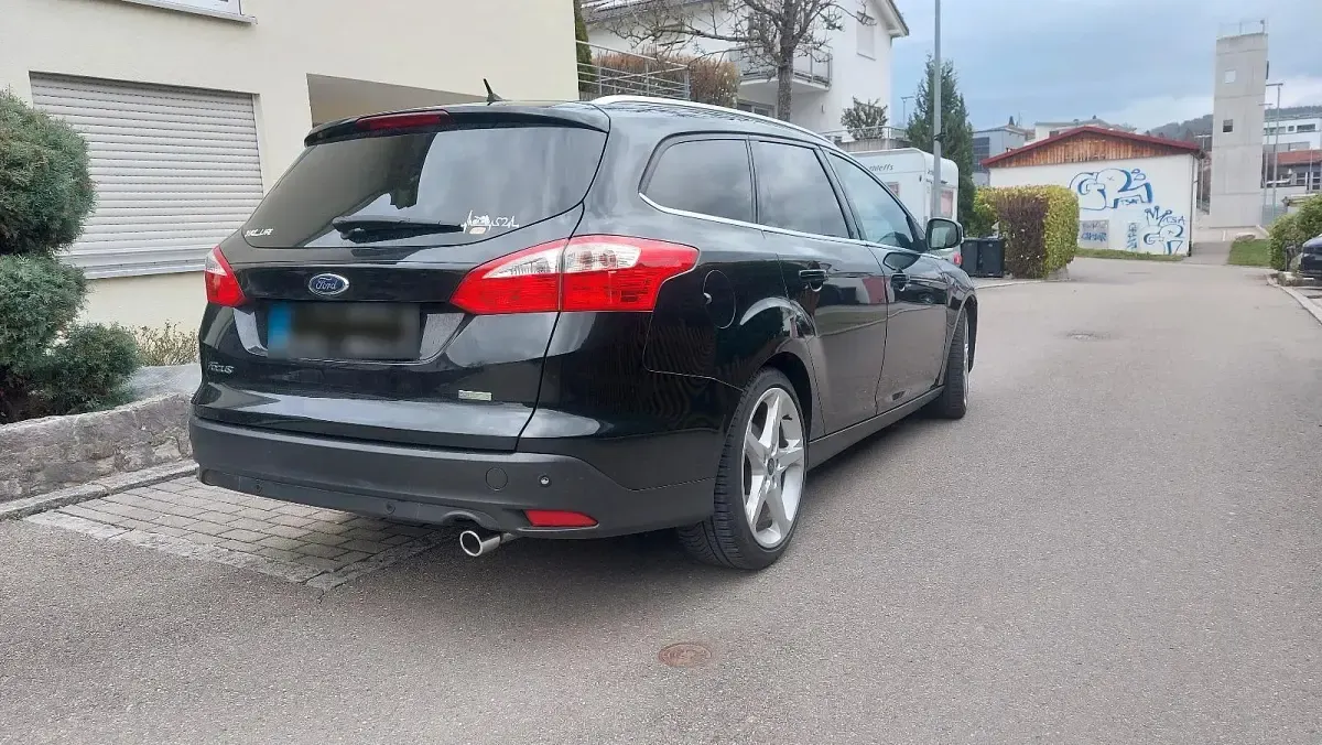 Używany Ford Focus Titanium 182 KM (133 kW) 2014 Czarny Kombi