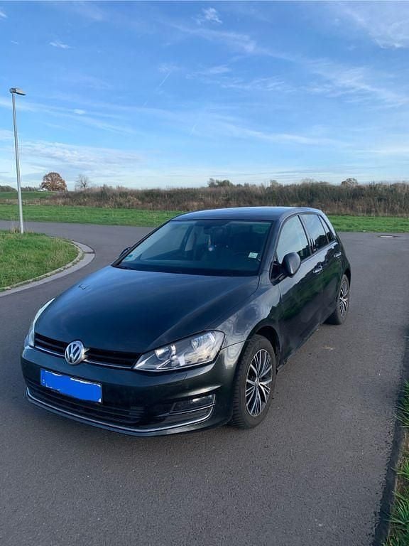 Grau Gebraucht 2016 VW Golf VII Allstar Limousine | 8.900 € (Guter Preis) - Bild 1/4