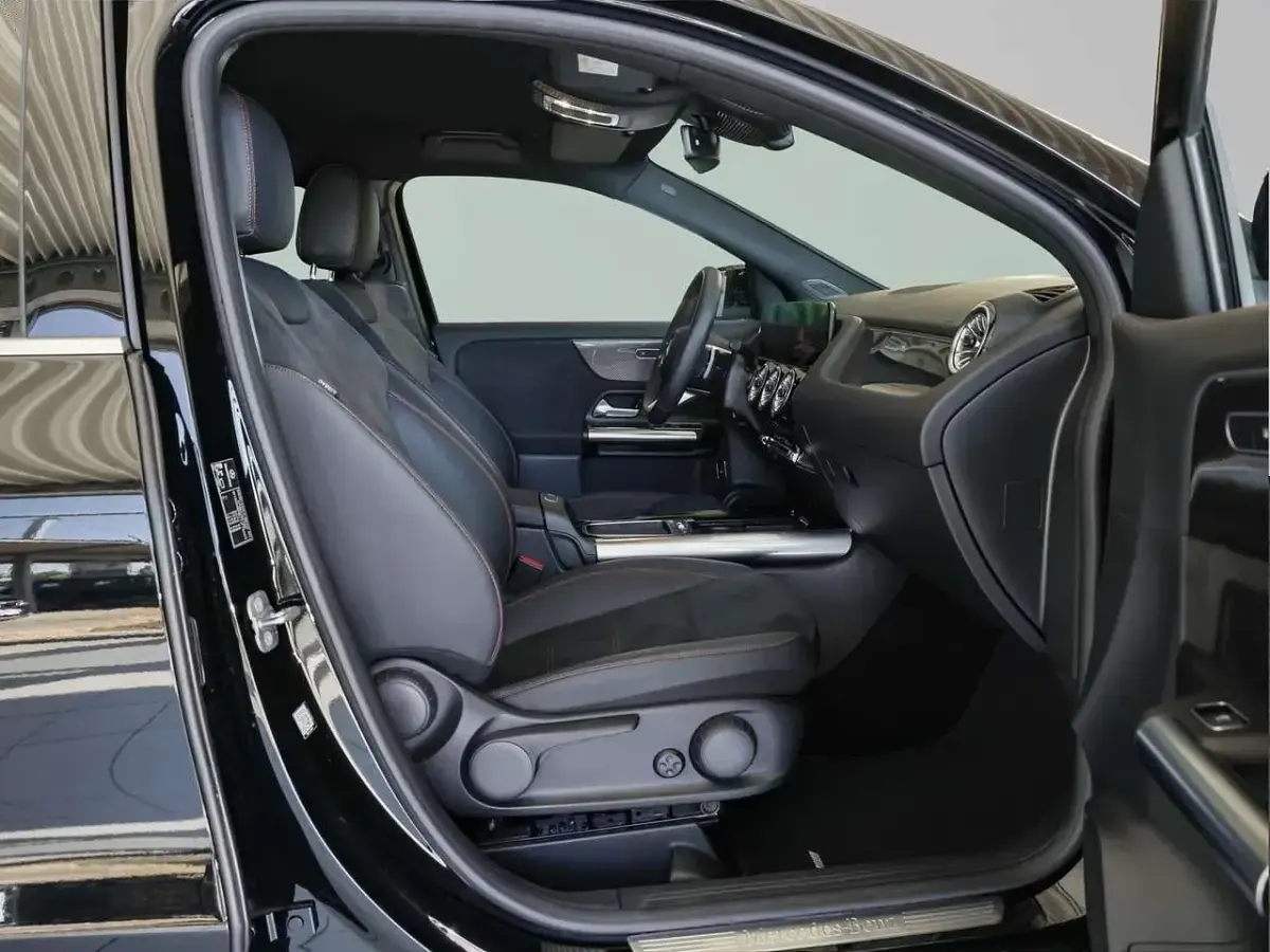 Gebraucht Mercedes GLA200 Advanced 163 PS (119 kW) 2025 Schwarz SUV