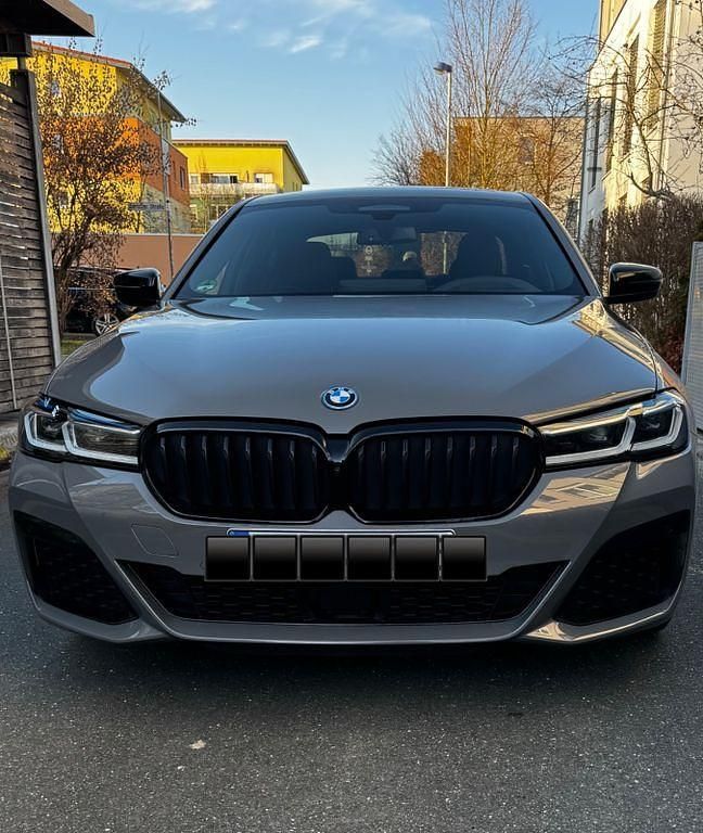 Gebraucht BMW 545e Performance 394 PS (289 kW) 2022 Grau Limousine