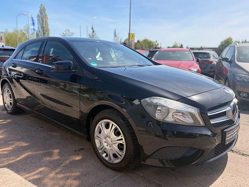 Gebraucht Mercedes A180 122 PS (89 kW) 2013 Schwarz Limousine
