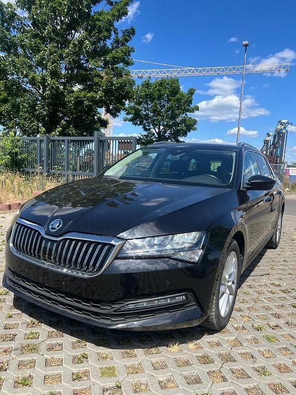 Schwarz Gebraucht 2022 Skoda Superb Ambition Kombi | 14.900 € (Superpreis) - Bild 1/4