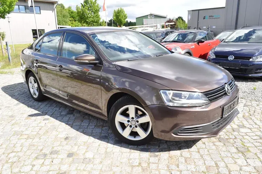 Gebraucht VW Jetta Comfortline 105 PS (77 kW) 2011 Braun Limousine