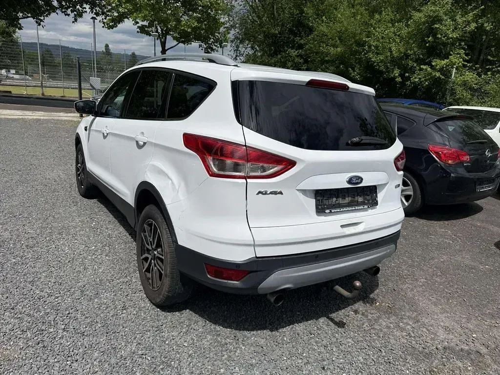Gebraucht Ford Kuga Trend 120 PS (88 kW) 2016 Weiß SUV