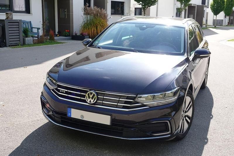 Braun Gebraucht 2020 VW Passat GTE Kombi | 19.000 € (Superpreis) - Bild 1/4