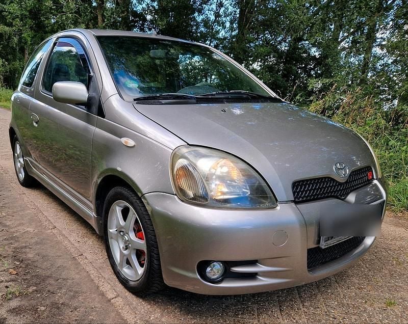 Beige Gebraucht 2002 Toyota Yaris Sport Kleinwagen | 1.490 € (Fairer Preis) - Bild 1/4
