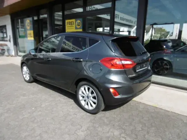 Gebraucht Ford Fiesta Titanium 101 PS (74 kW) 2018 Grau Kleinwagen