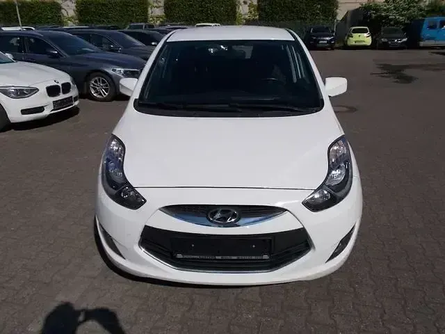 Gebraucht Hyundai ix20 90 PS (66 kW) 2014 Weiß Kleinwagen