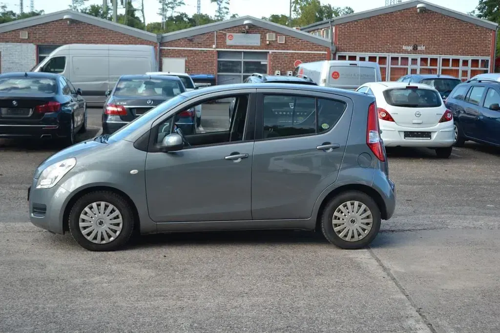 Gebraucht Suzuki Splash 94 PS (69 kW) 2011 Grau Kleinwagen