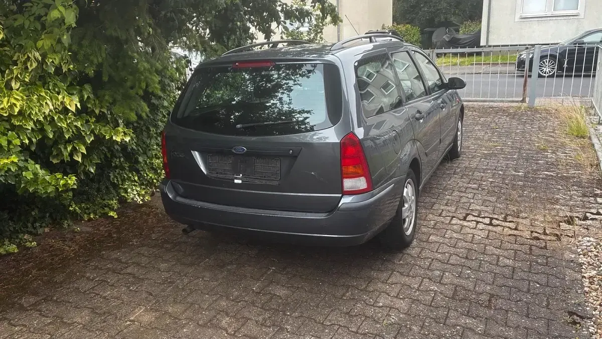 Gebraucht Ford Focus 100 PS (73 kW) 2002 Grau Kombi