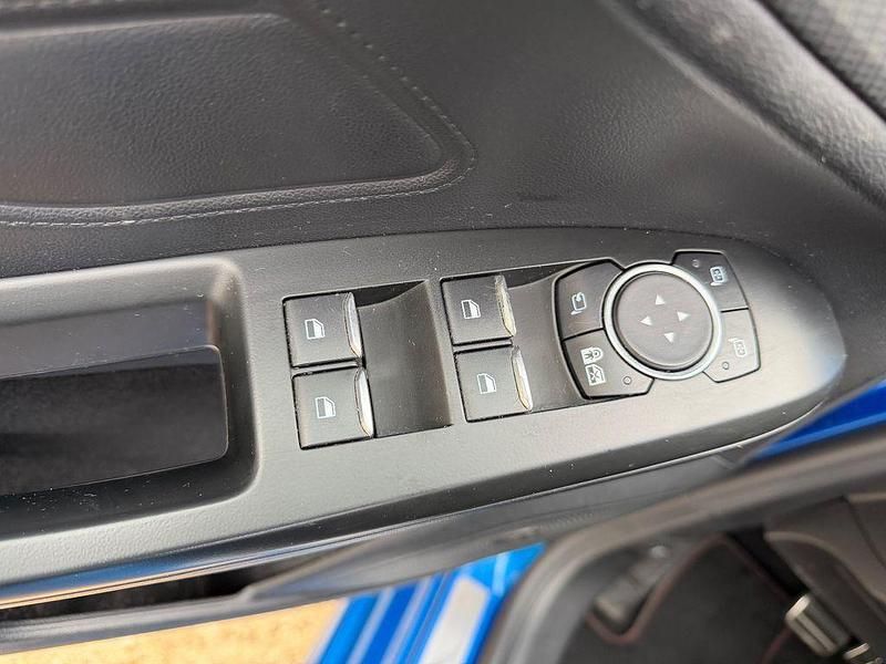 Gebraucht Ford Focus ST-Line 182 PS (133 kW) 2019 Blau Limousine