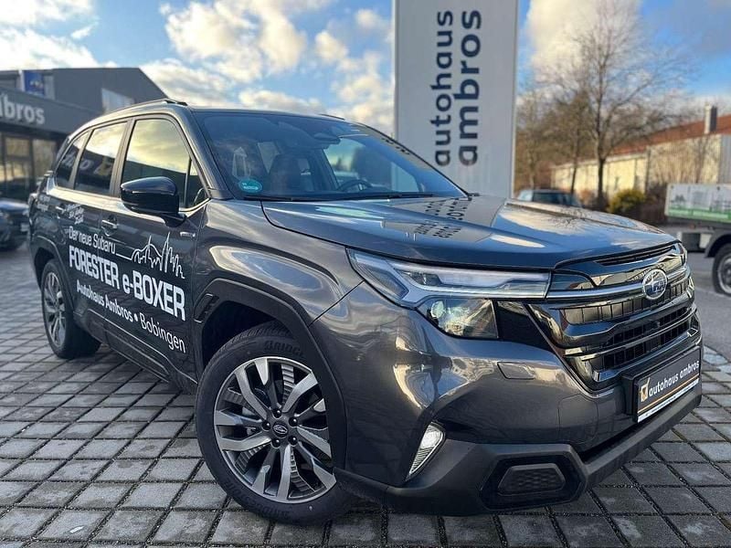 Grau Gebraucht 2025 Subaru Forester Platinum SUV | 42.990 € (Fairer Preis) - Bild 1/4