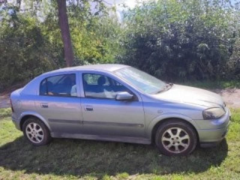 Gebraucht Opel Astra 104 PS (76 kW) 2004 Silber Limousine