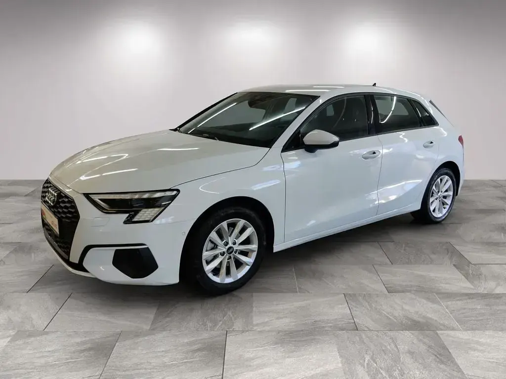Gebraucht Audi A3 150 PS (110 kW) 2023 Gletscherweiß metallic Limousine