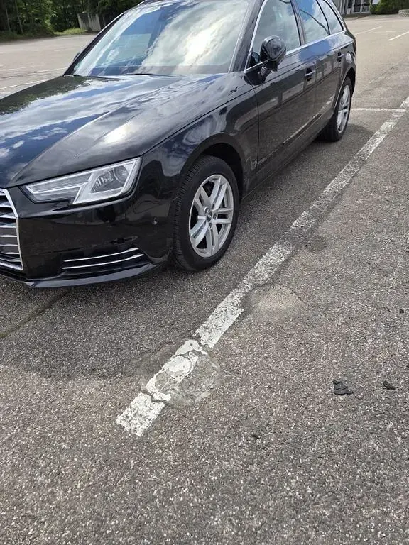 Używany Audi A4 Ambiente 190 KM (139 kW) 2017 Czarny Kombi