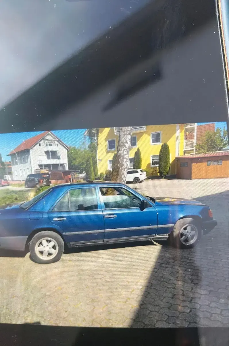 Gebraucht Mercedes E230 132 PS (97 kW) 1987 Blau Limousine
