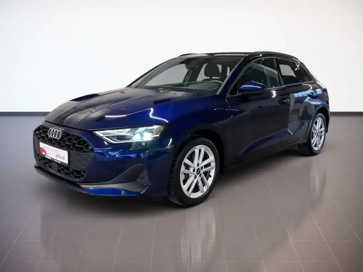 Używany Audi A3 Ambiente 204 KM (150 kW) 2025 Niebieski Sedan/Limuzyna