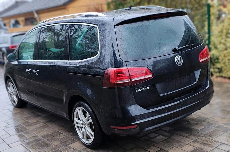 Second-hand VW Sharan 177 CP (130 kW) 2019 Negru Monovolum